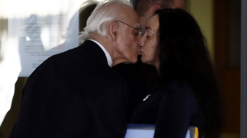 Διαδικτυακό «γλέντι» για το μελόδραμα του Άκη και της Βίκυς (εικόνες)